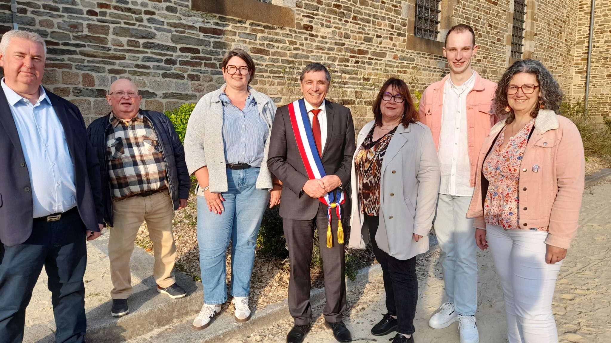 2 maire avec adjoints et conseiller délégué