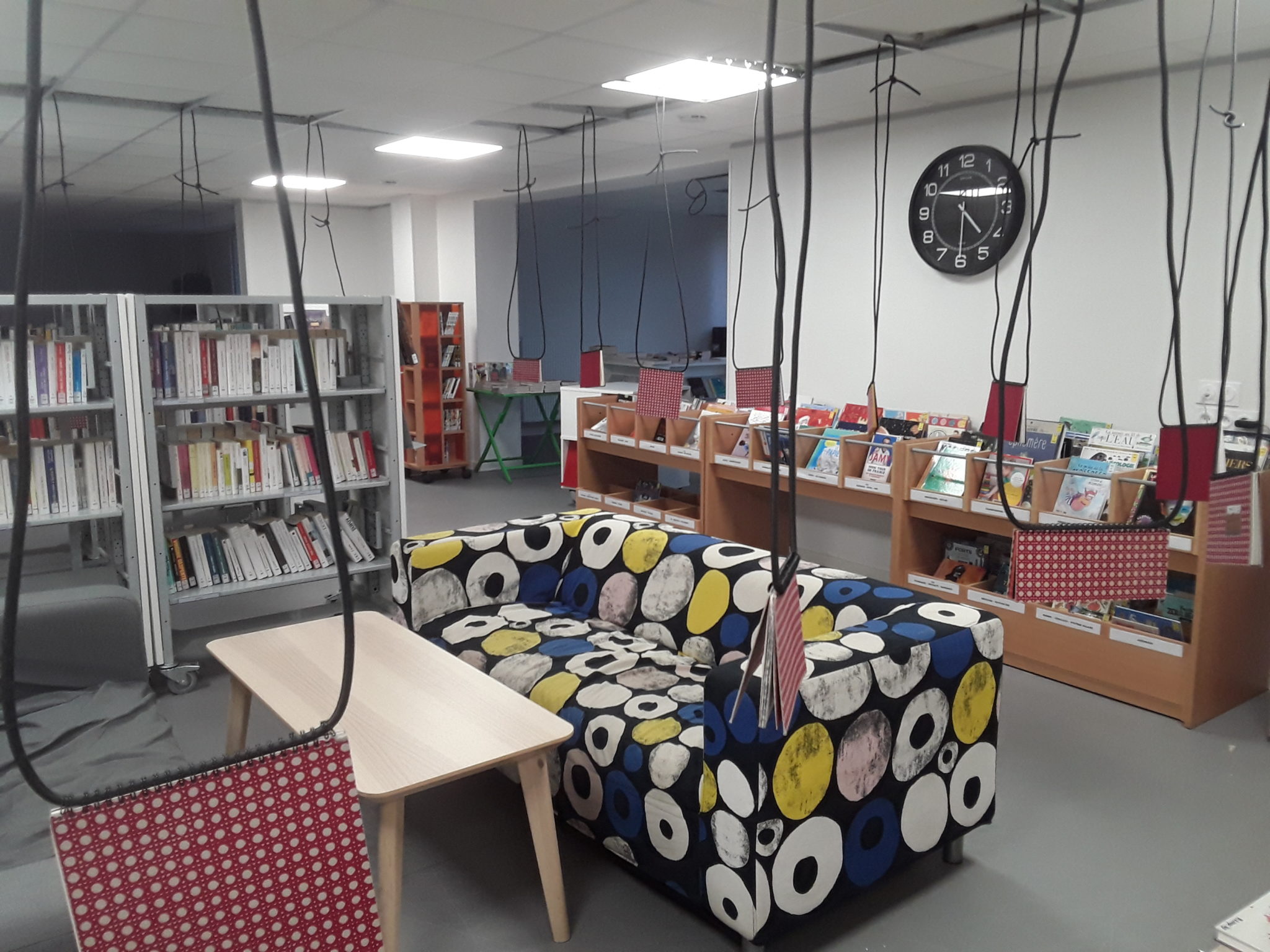 bibliothèque suspendue vernissage 16 janvier 2026 médiathèque 4 ok