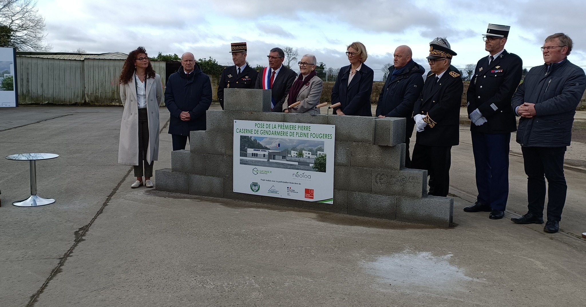 pose de la 1ère pierre mur discours
