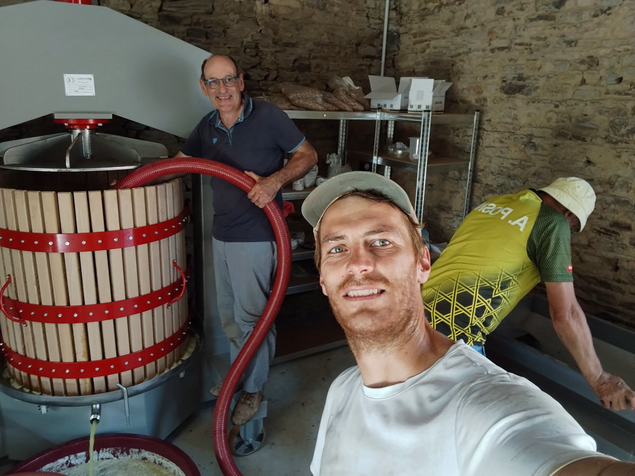 arsène boy selphie avec 2 autres personnes
