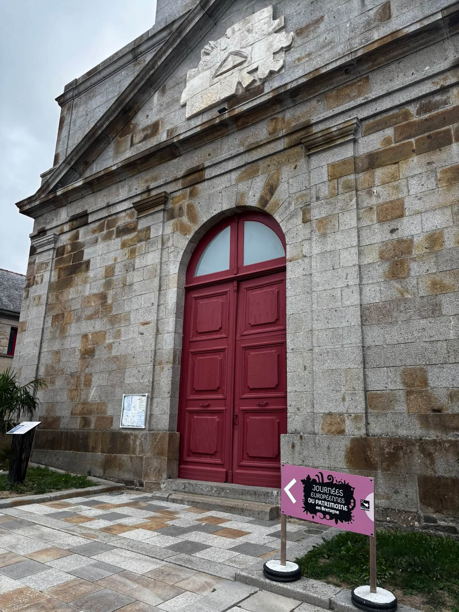 église